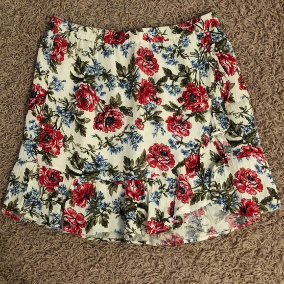 American Eagle Outfitters Dresses & Skirts - Floral flowy skirt